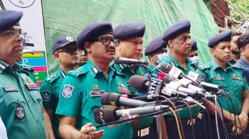 সবচেয়ে বেশি নিরাপত্তা ঝুঁকিতে আছেন প্রধানমন্ত্রী: ডিএমপি কমিশনার