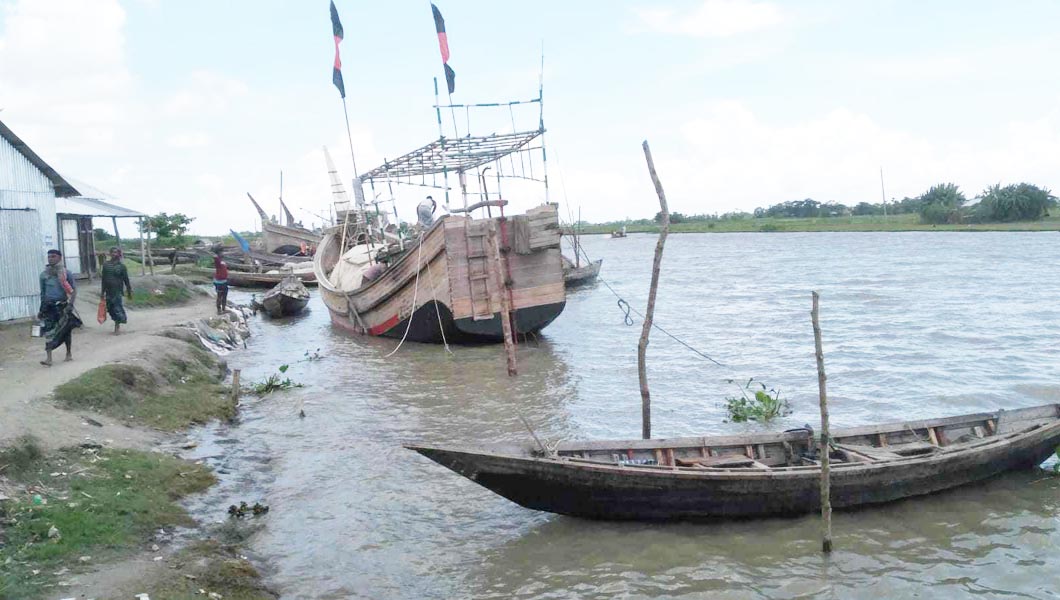 মৎস্য আহরণে নিষেধাজ্ঞা উঠছে আজ, রায়পুরের জেলে পল্লীতে চলছে প্রস্তুতি