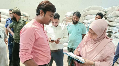 মহেশপুরে প্লাস্টিকের বস্তায় চাল বাজারজাত, ৫ হাজার টাকা জরিমানা