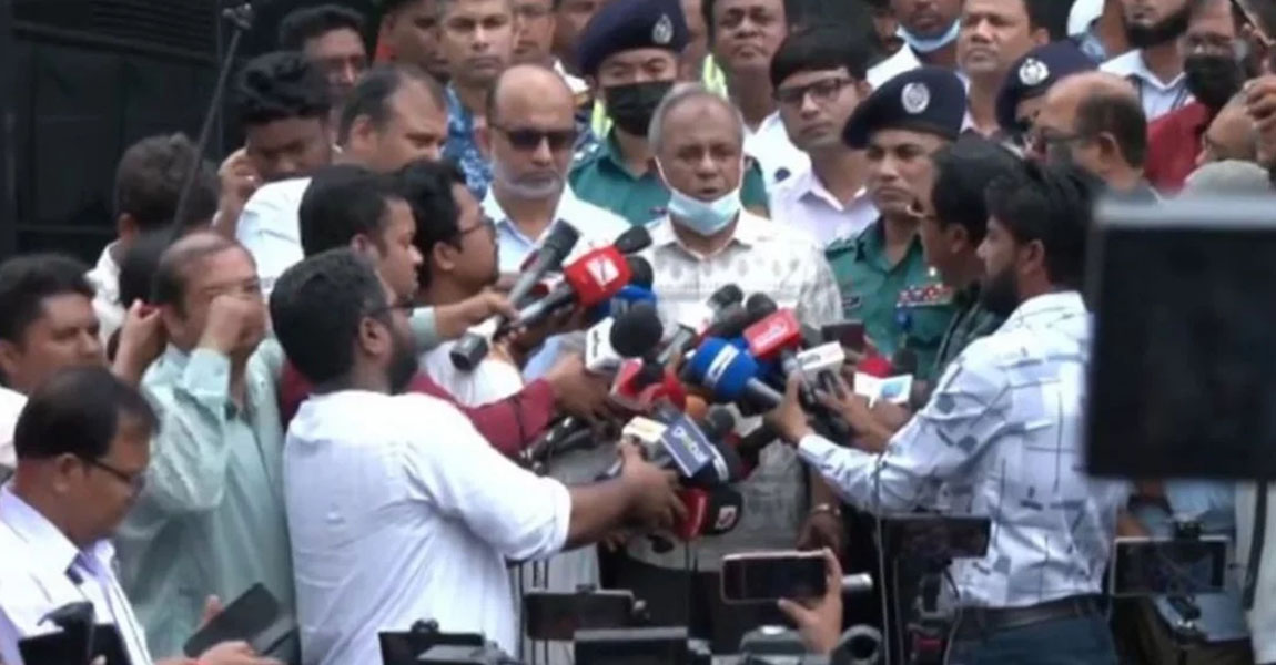 মালয়েশিয়াফেরত ৩ প্রবাসী জঙ্গি নয়: স্বরাষ্ট্র উপদেষ্টা