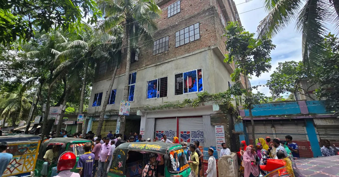মুরাদনগরে একই পরিবারের ৩ জনকে পিটিয়ে হত্যা