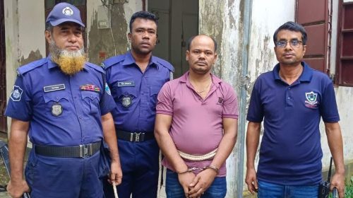 লক্ষ্মীপুরে জোড়া খুনসহ একাধিক মামলার আসামি কদু আলমগীর গ্রেপ্তার