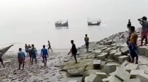 অবৈধ ব্যাট জাল দখল নিয়ে ভয়াবহ সংঘর্ষ, নৌকা ডুবিঃ জেলেপাড়ায় আতঙ্ক