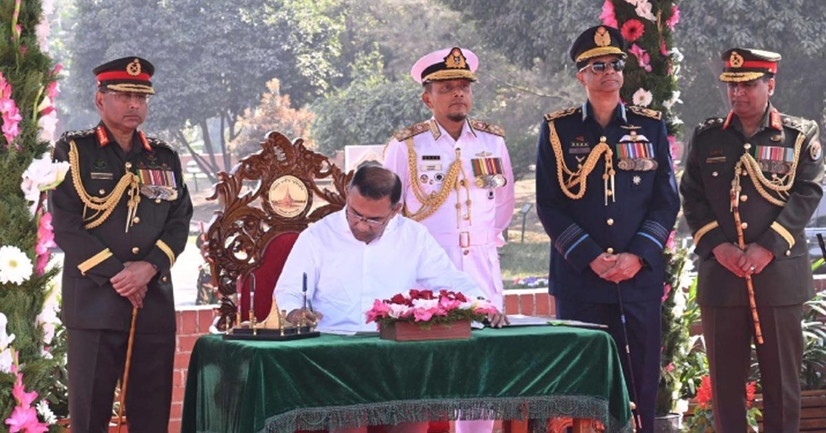 দাপ্তরিক কাজ শুরু করলেন নতুন প্রধানমন্ত্রী, সন্ধ্যায় জাতির উদ্দেশে ভাষণ