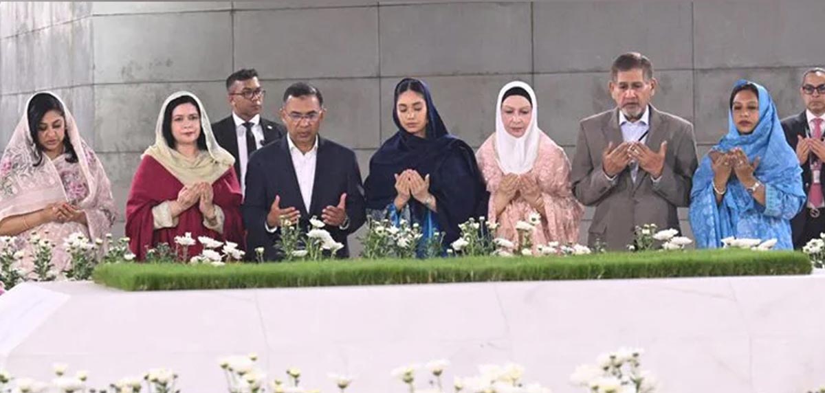 শপথের পর বাবা-মায়ের কবর জিয়ারত করেন প্রধানমন্ত্রী তারেক রহমান