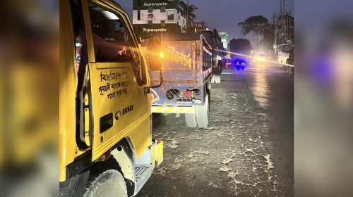 লক্ষ্মীপুরে চাকা থমকে আছে ট্রাকের, দিশেহারা চালক হারুনুর রশীদ