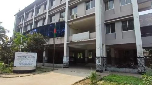 শূন্য পদ ও ঝুঁকিপূর্ণ ভবন: লক্ষ্মীপুরে স্বাস্থ্যসেবার লুণ্ঠন