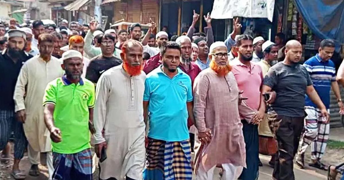 ইউপি চেয়ারম্যানকে বের করে কার্যালয়ে তালা দিল ছাত্রদল