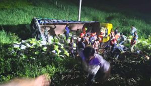 দাউদকান্দিতে চালবোঝাই ট্রাক উল্টে নিহত ৭