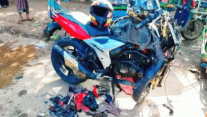 মোটরসাইকেল নিয়ন্ত্রণ হারিয়ে প্রাণ গেল ২ বন্ধুর