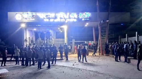আবাসিক হল থেকে ছাত্রের লাশ উদ্ধার, ভাঙচুর-উত্তেজনা