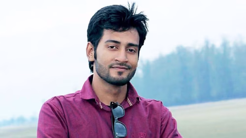 বোরকা পরে অন্ধকারে দাঁড়িয়ে ছিলেন এক ব্যক্তি, টর্চলাইট জ্বালিয়ে দেখতে যাওয়া দুজনকে ছুরিকাঘাত