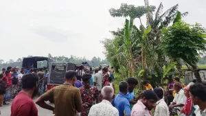 রাজারহাটে পিকআপের সঙ্গে মোটরসাইকেলের সংঘর্ষ, বাবা-ছেলে নিহত
