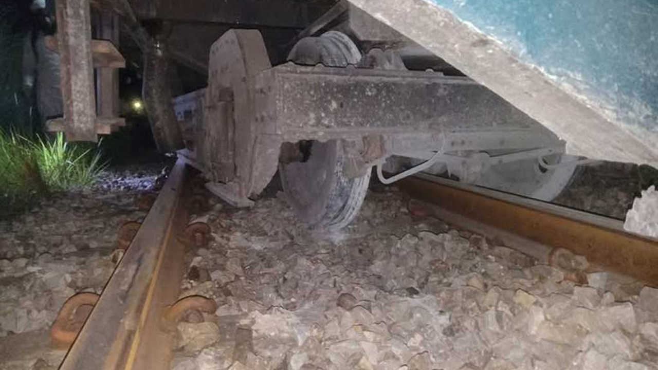 ঢাকার সঙ্গে উত্তরবঙ্গের রেল যোগাযোগ বন্ধ
